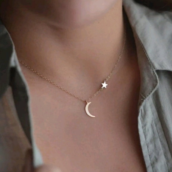 Jewelry - 1LEFT 🎀3/$22🎀 Simple Moon | Star Necklace